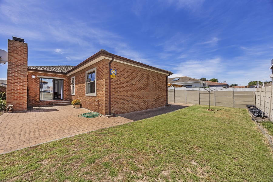 3 Bedroom Property for Sale in Jakarandas Western Cape